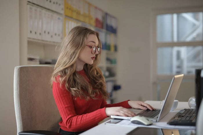 woman-in-red-long-sleeve-shirt-wearing-eyeglasses-using