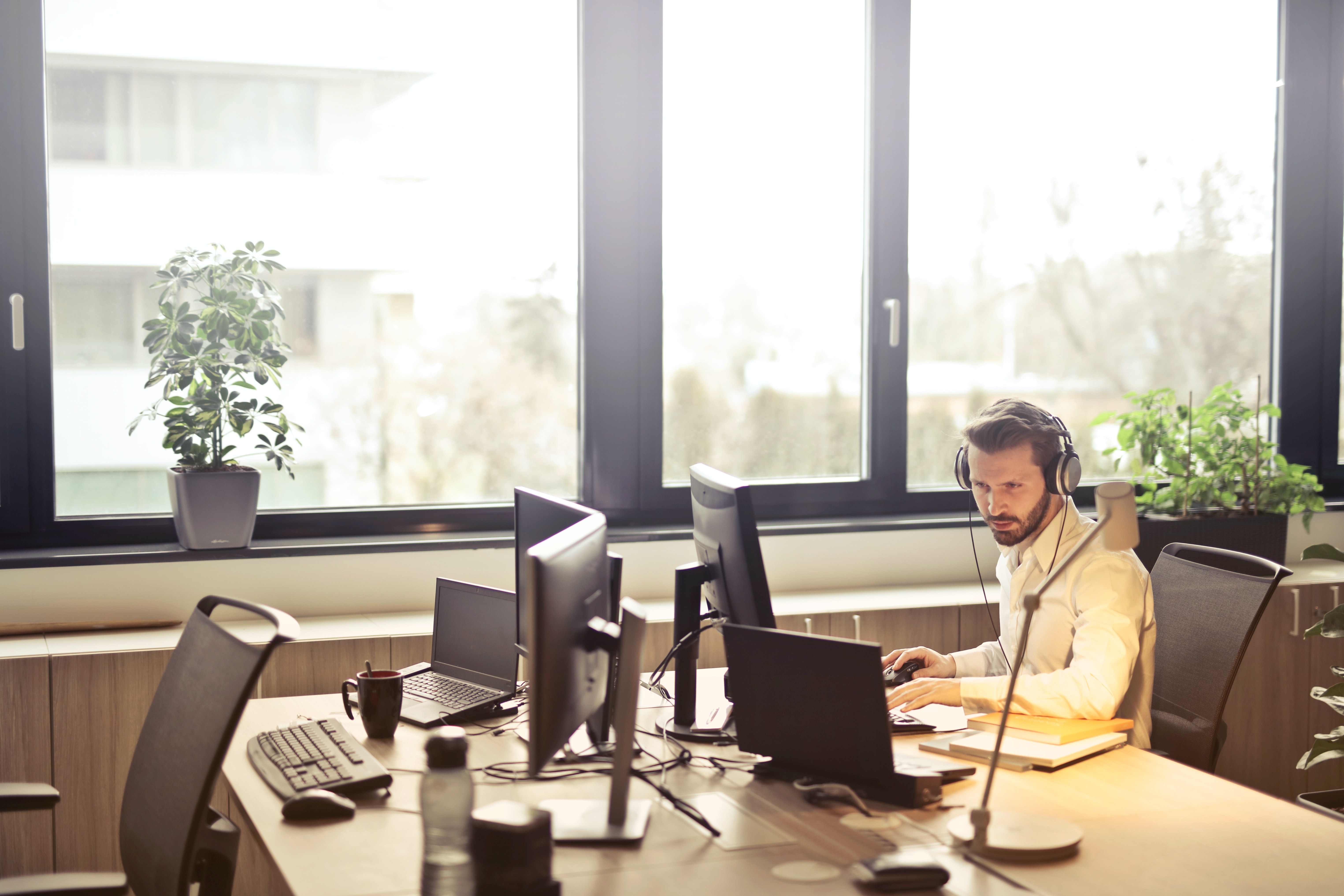 6 Ways an Automated Help Desk System Can Benefit Your Company